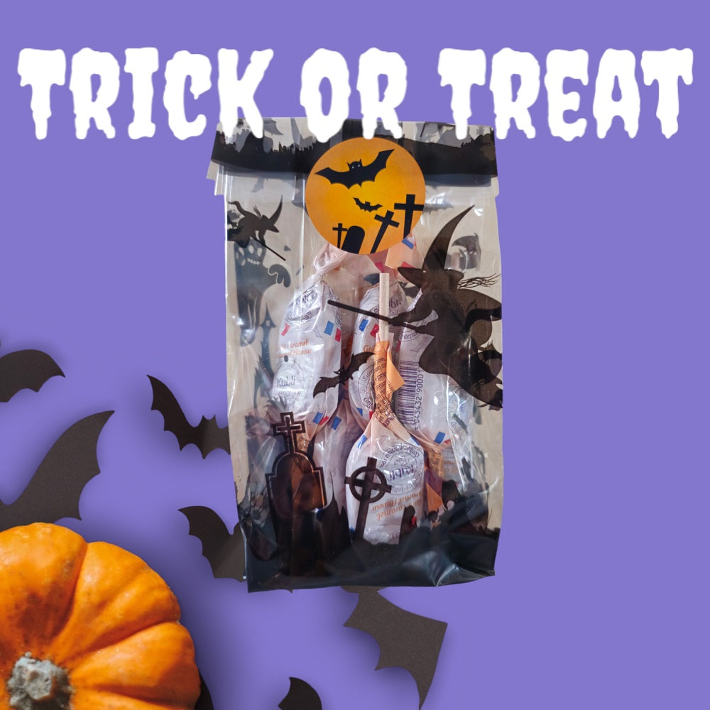 Treat yourself to the rich, creamy taste of France this Halloween with our special bag of 6 Caramel Lollipops from Le Panier Francais! Perfect for trick-or-treaters, Halloween parties, or a sweet indulgence at home, these lollipops deliver a classic caramel flavor that everyone will love.