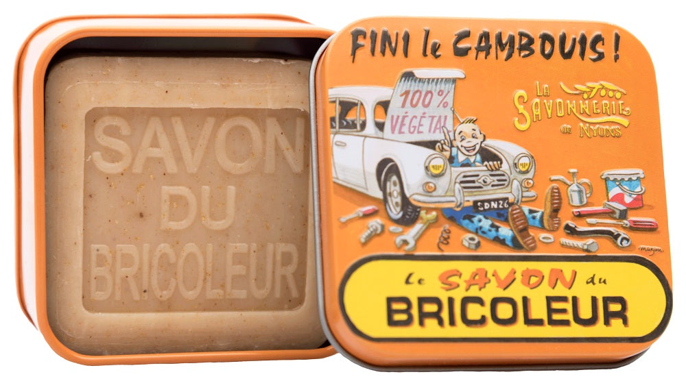 Savon Bricoleur La Savonnerie de Nyons dans une boîte en métal illustrée 3.52oz