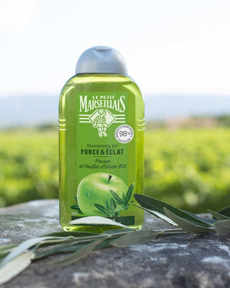 Shampooing Français Le Petit Marseillais aux extraits de pomme et de feuilles d'olivier pour cheveux normaux 8.5 fl oz/250 ml