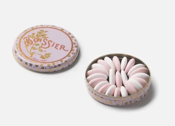 Indulge in the exquisite almond dragées by Maison Boissier, presented in a stunning pink tin adorned with angelic designs. Perfect for gifts and special occasions, these French candies are a blend of luxury and tradition."