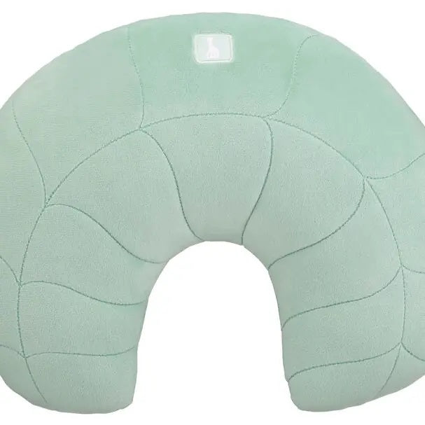 The resting side of the Cosy Play Cushion features a rounded and ergonomic design that gently envelops your baby, providing a snug and secure spot ideal for post-feeding relaxation. 