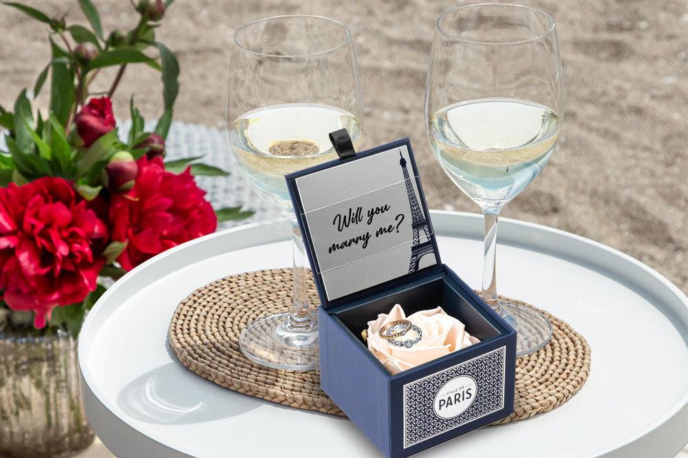 Our Ville de Paris Eternity Roses Box in pink is the perfect choice for Valentine's Day, birthdays, Mother's Day, marriage proposals, weddings, anniversaries, Christmas, or any other significant moments in a woman's life.