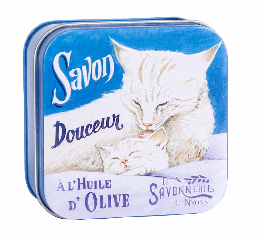 The 'Mother & Kitten' tin showcases La Savonnerie de Nyons' expertise in combining functional packaging with artistic beauty. The vintage style of the tin, featuring the tender mother and kitten illustration, captures the essence of nostalgia and love, making it an ideal gift for cat enthusiasts and vintage style admirers.