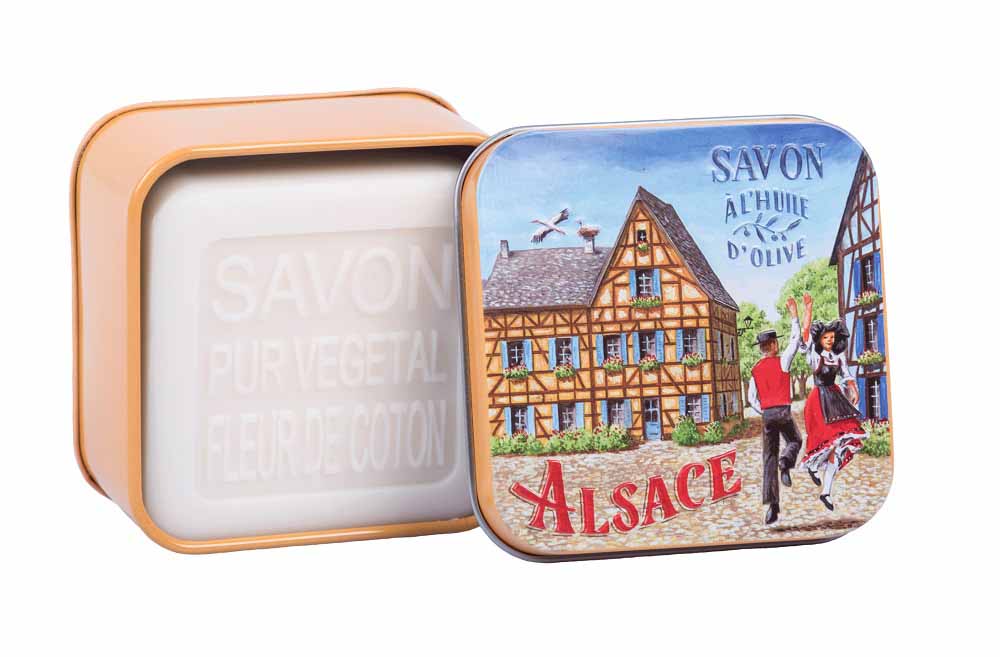 Experience the essence of Alsace with La Savonnerie de Nyons' Cotton Flower Soap, presented in a 'Village Alsacien' tin, featuring a traditional couple dancing in a picturesque village.