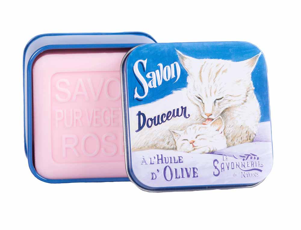 Embrace the charm of La Savonnerie de Nyons' rose-scented soap, presented in a beautifully designed 'Mother & Kitten' vintage tin, a perfect gift for cat lovers and vintage enthusiasts.