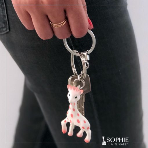 Discover Sophie la Girafe keychains for mom or dad in natural rubber.